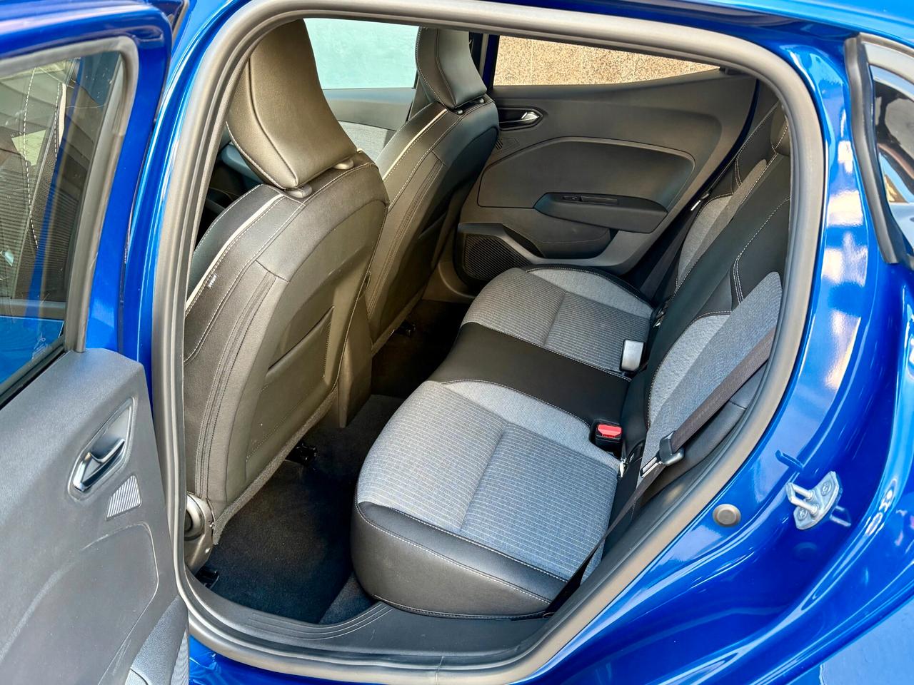 Renault clio 1.0 tce “TECHNO-3.000KM”-‘25