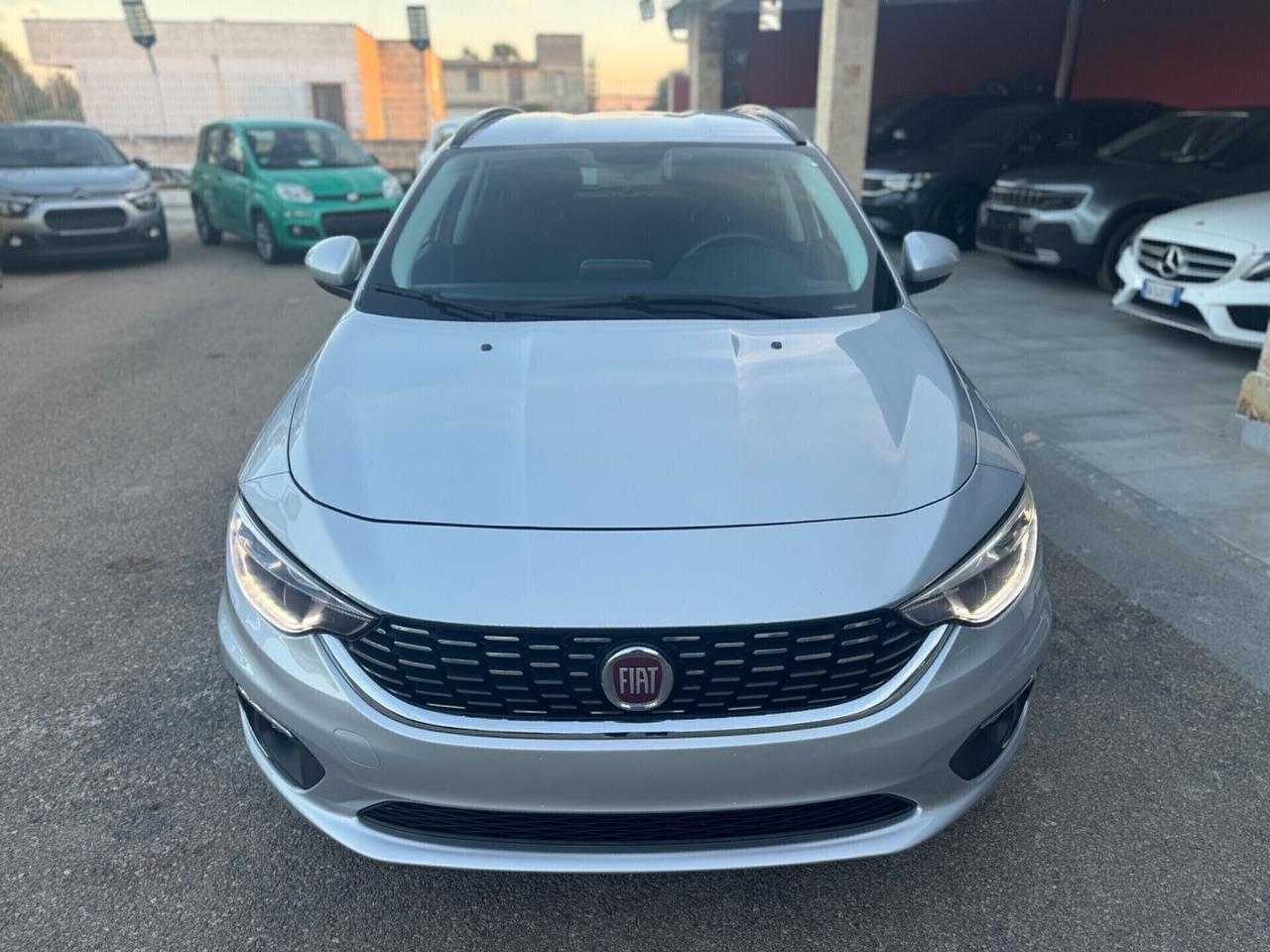 Fiat Tipo 1.6 Mjt SW Lounge Navi Retro Carplay