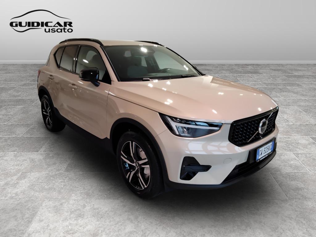 VOLVO XC40 PLUS DARK B3 AUT