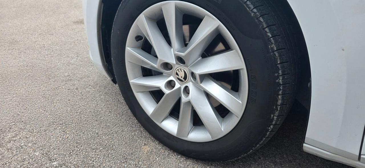 Skoda Superb 1.6 TDI DSG Wagon Ambition