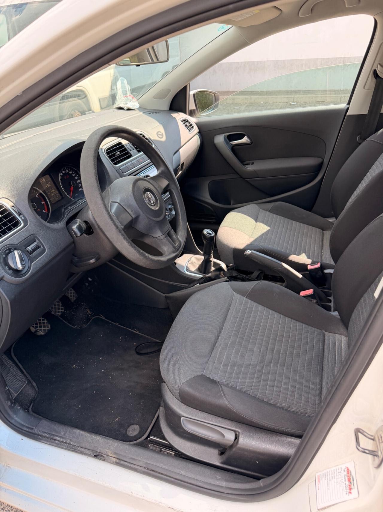 Volkswagen Polo 1.2/70CV motore cambio ok €1500