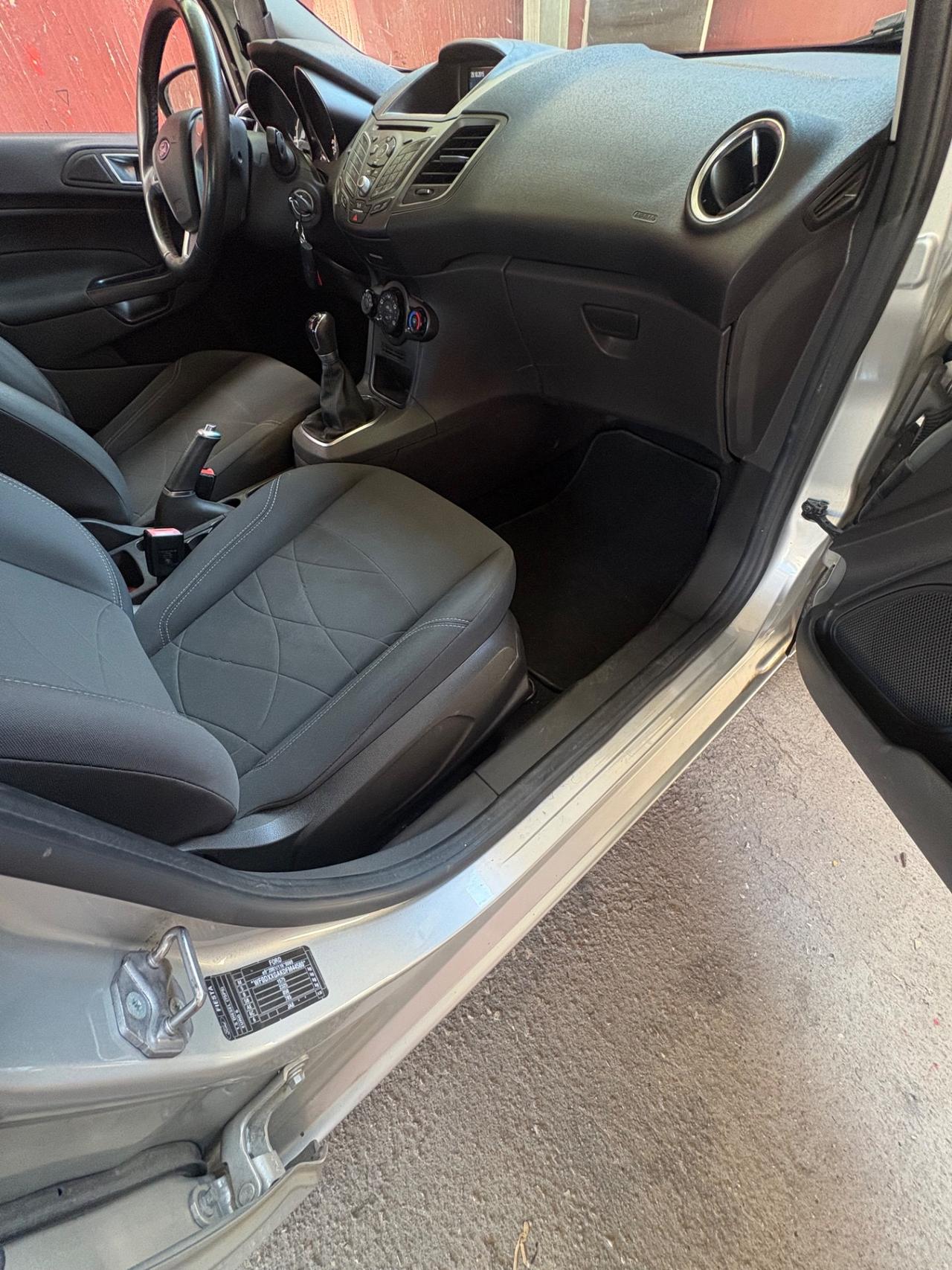 Ford Fiesta 1.5 TDCi 75CV 5 porte Black & White Edition