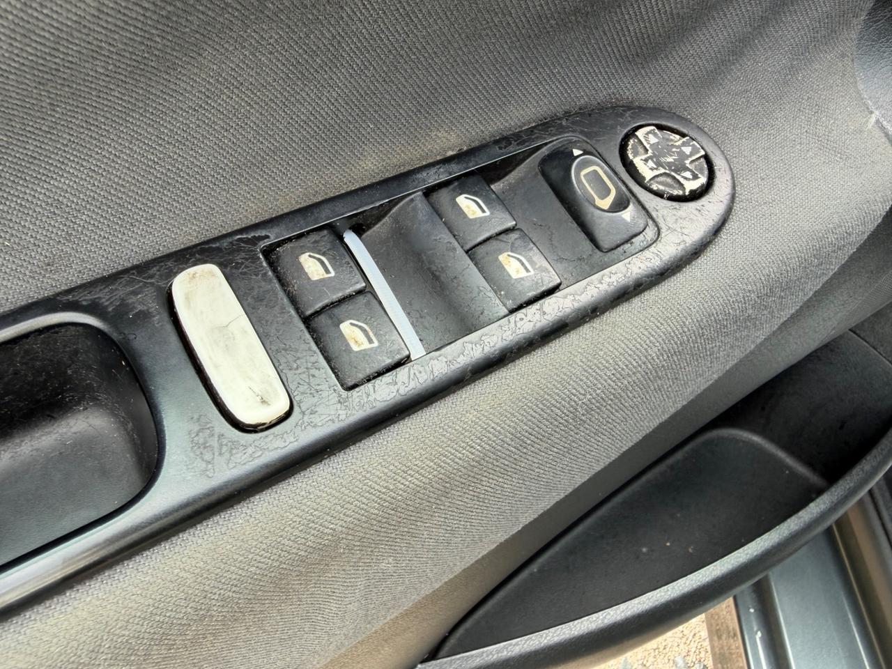 Peugeot 207 1.6 8V HDi 93CV 5p. Allure 2011