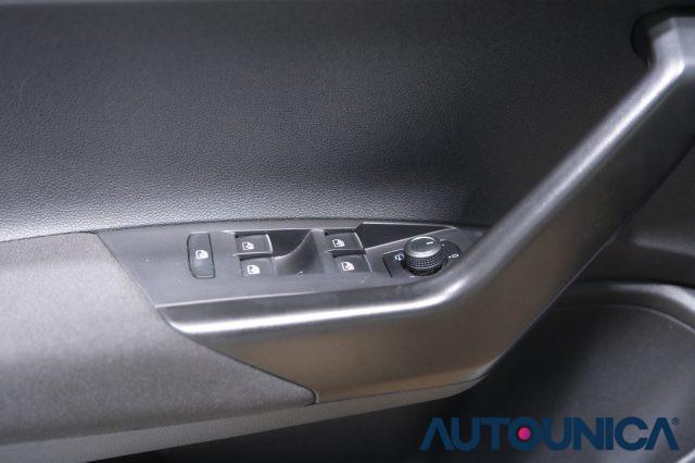 VOLKSWAGEN Polo 1.0 TSI DSG R-LINE AUTOMATICA NEOPATENTATI