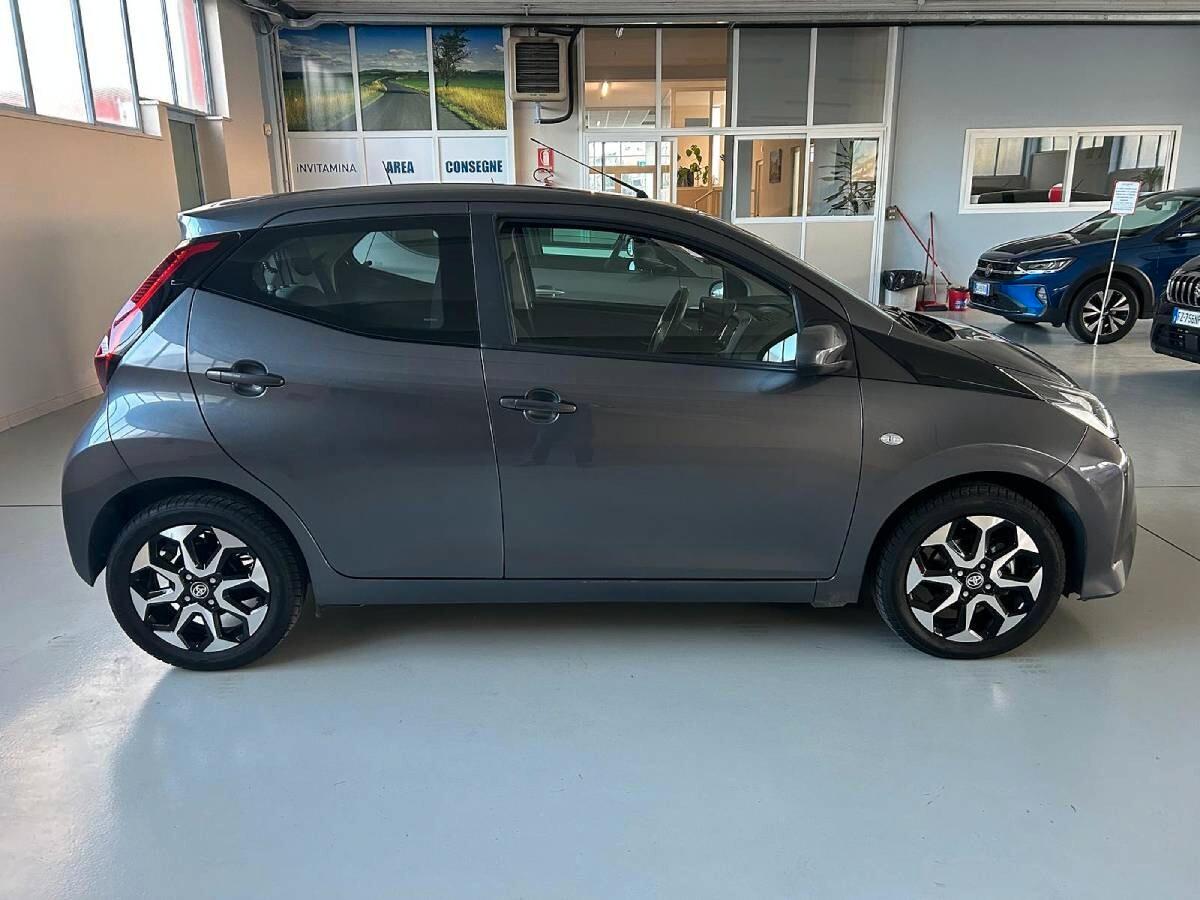Toyota Aygo Connect 1.0 VVT-i 72 CV 5 porte x-fun