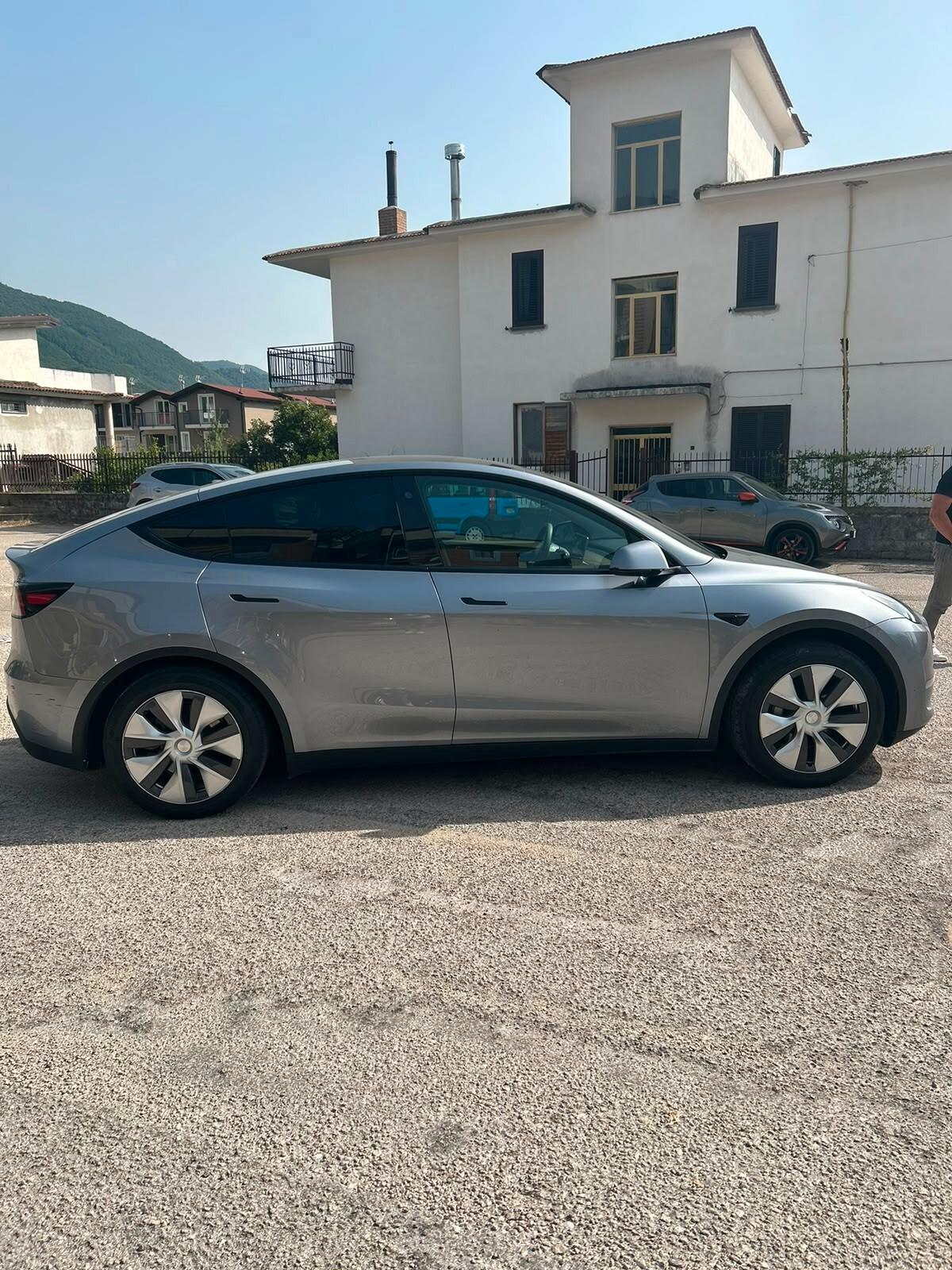 Tesla Model Y Long Range AWD