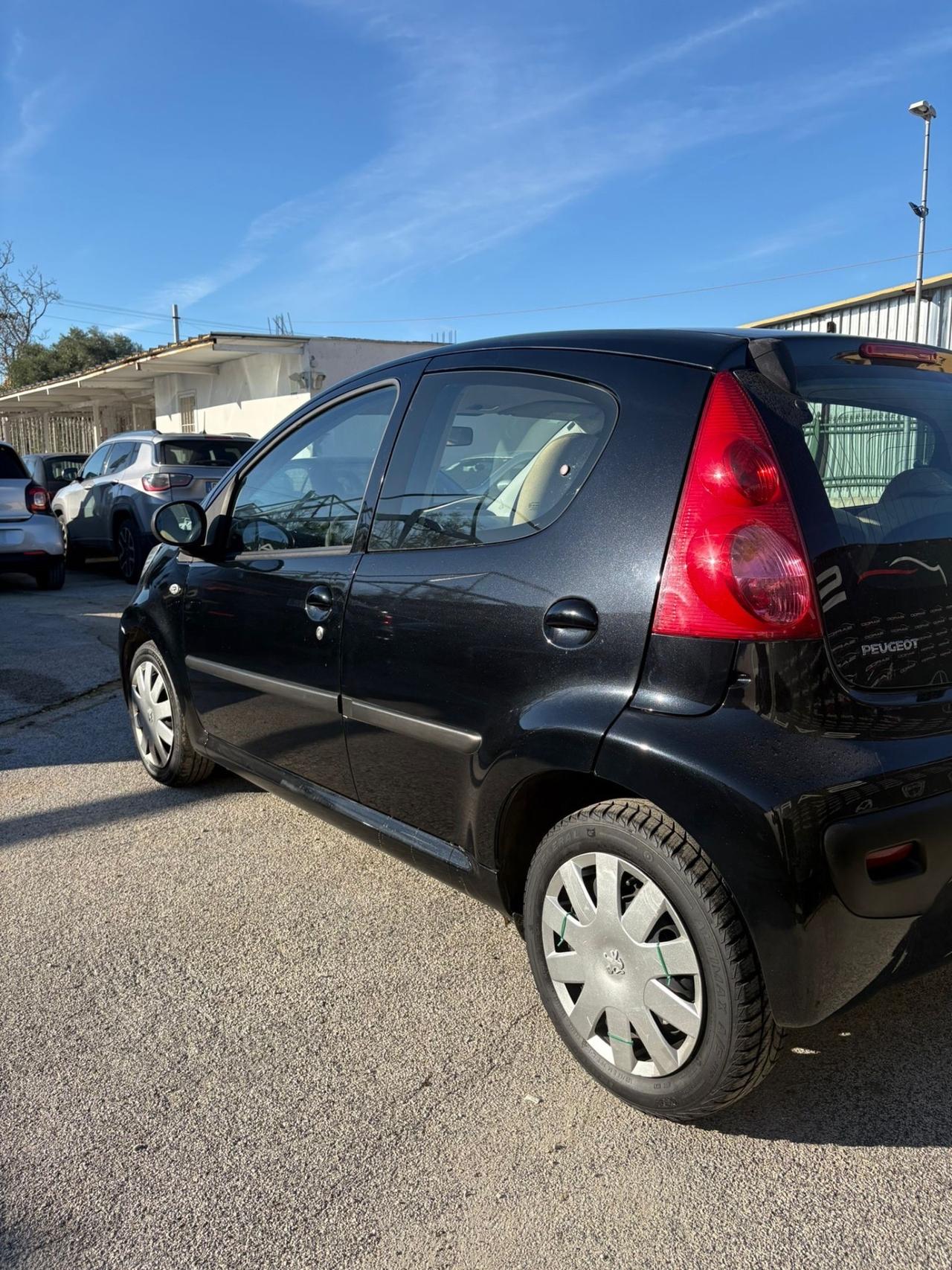 Peugeot 107 1.0 68CV 5p. Sweet Years 2Tronic