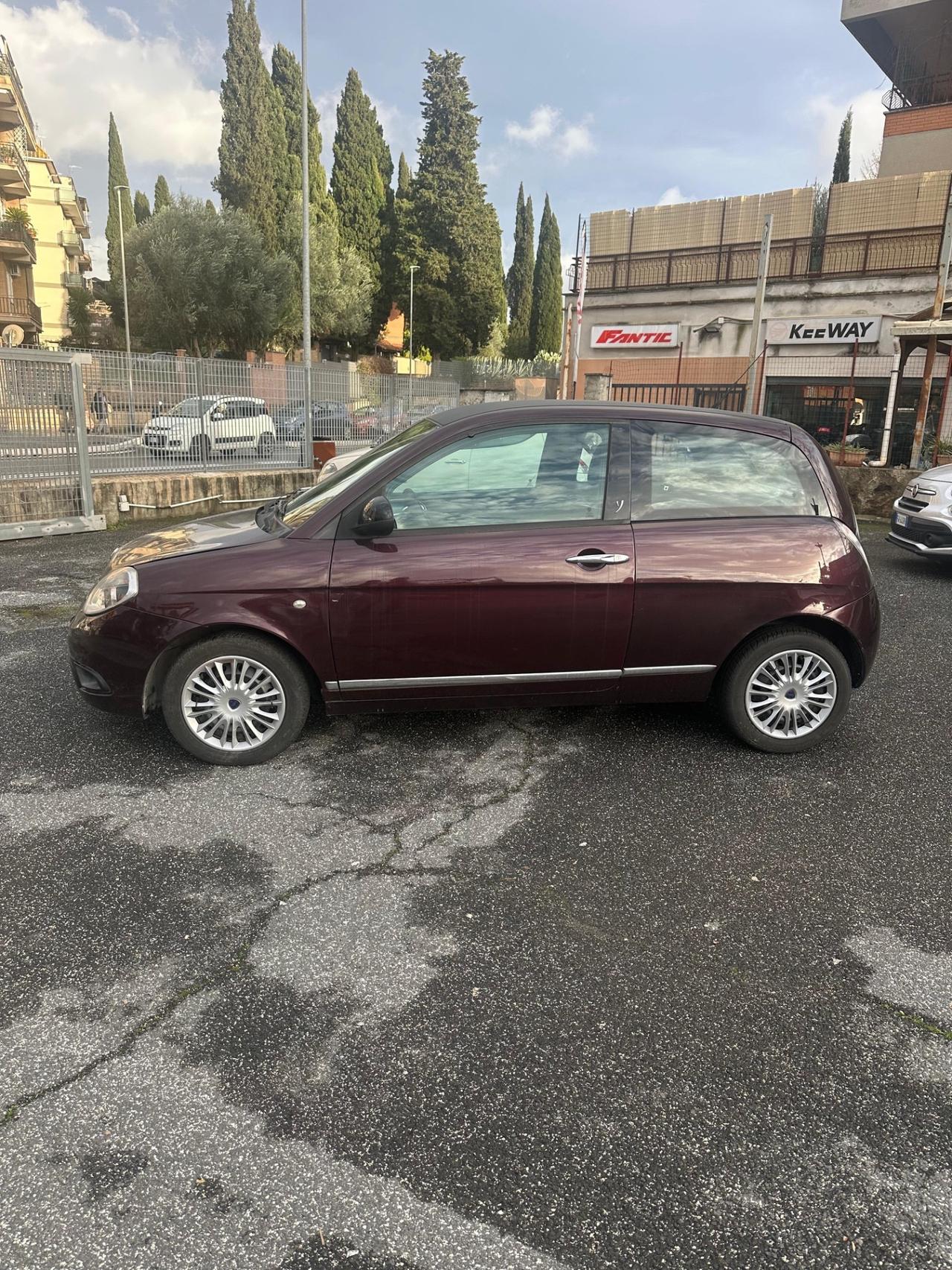 Lancia Ypsilon 1.3 MJT 75 CV Platinum