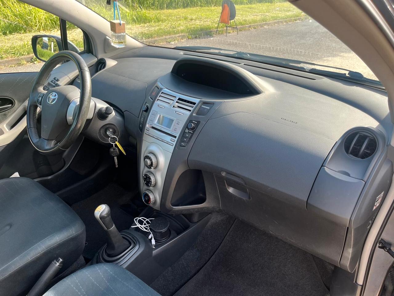 Toyota Yaris 1.0 5 porte