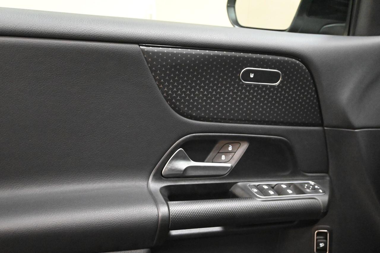 MERCEDES GLB (X247) GLB 180 d Automati...