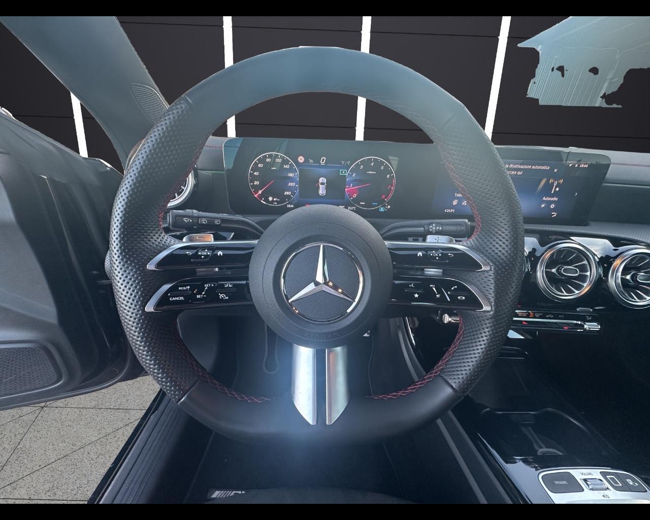 Mercedes-Benz CLA S.Brake (X118) - CLA 180 Automatic Shooting Brake AMG Line Premium Plus