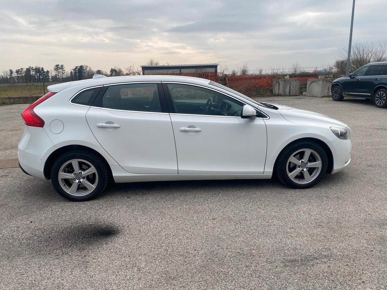 Volvo V40 D2 1.6 Summum EURO5B