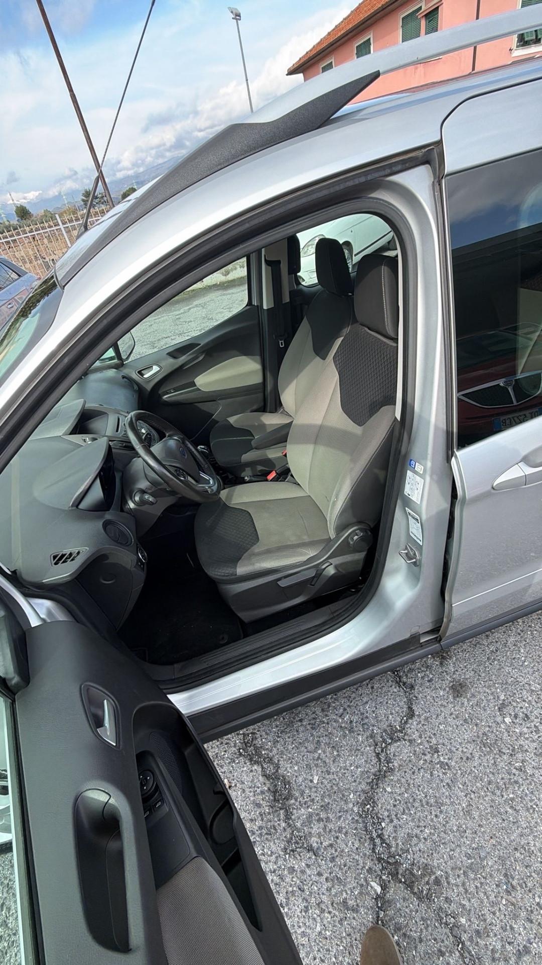 Ford Tourneo Courier 1.5 TDCI 95 CV Titanium