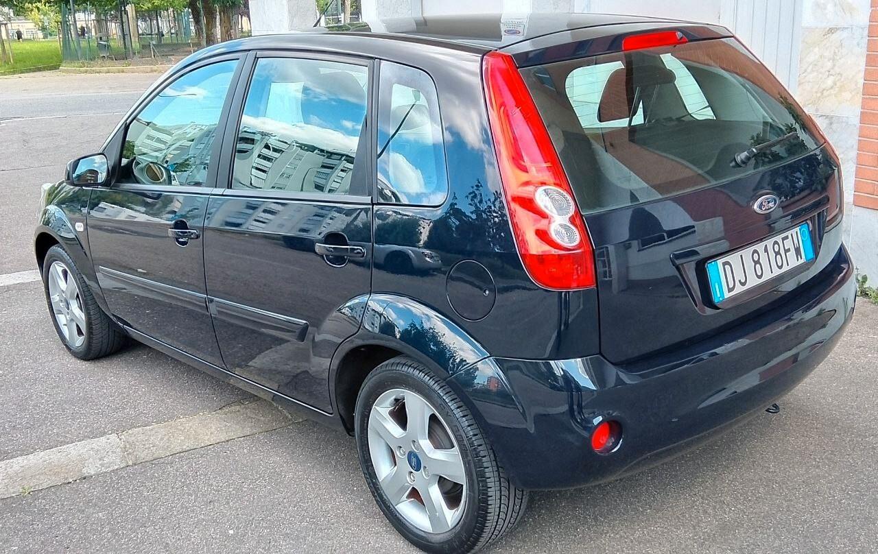 Ford Fiesta 1.2 16V 5p. Ghia KM 68000!!!