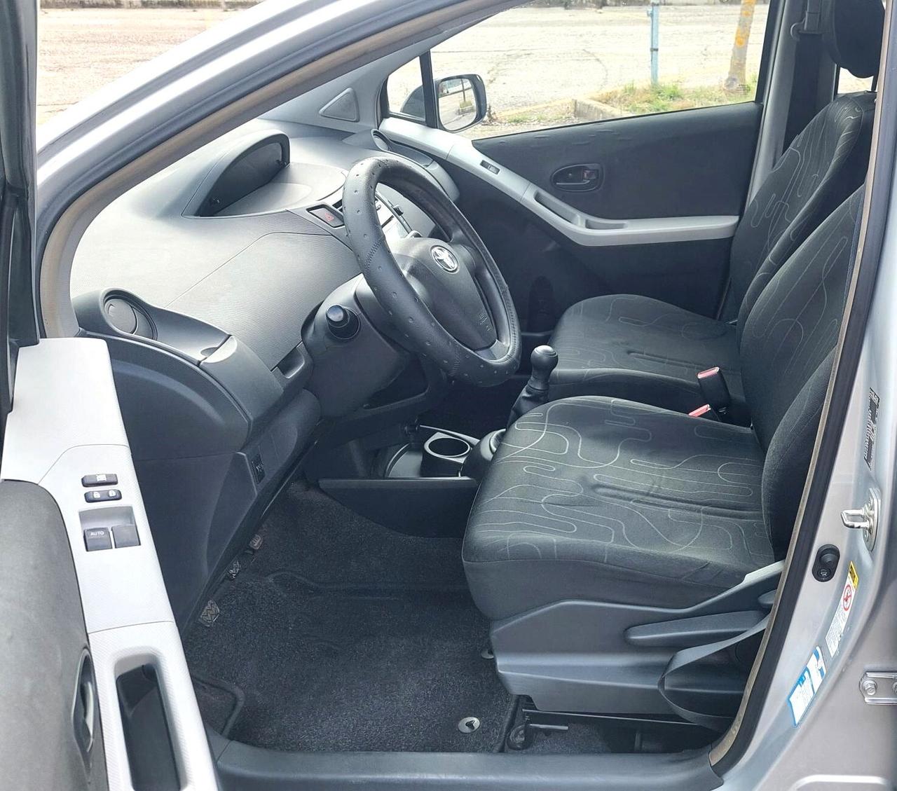 TOYOTA YARIS -CONSUMI RIDOTTI-UNICO PROPRIETARIO