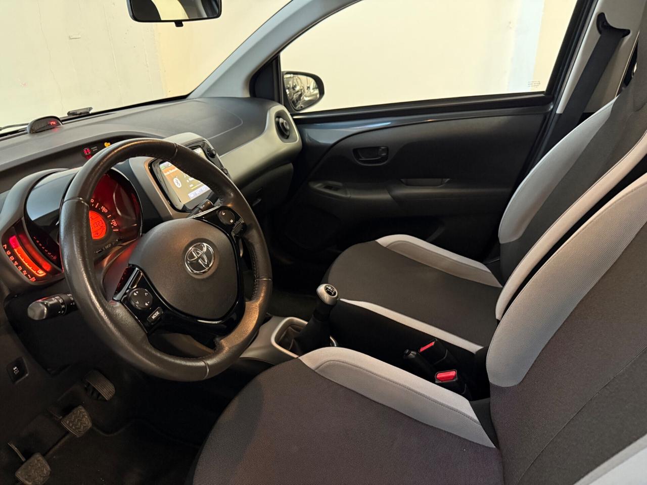 Toyota Aygo 1.0 VVT-i 69 CV 5 porte x-play