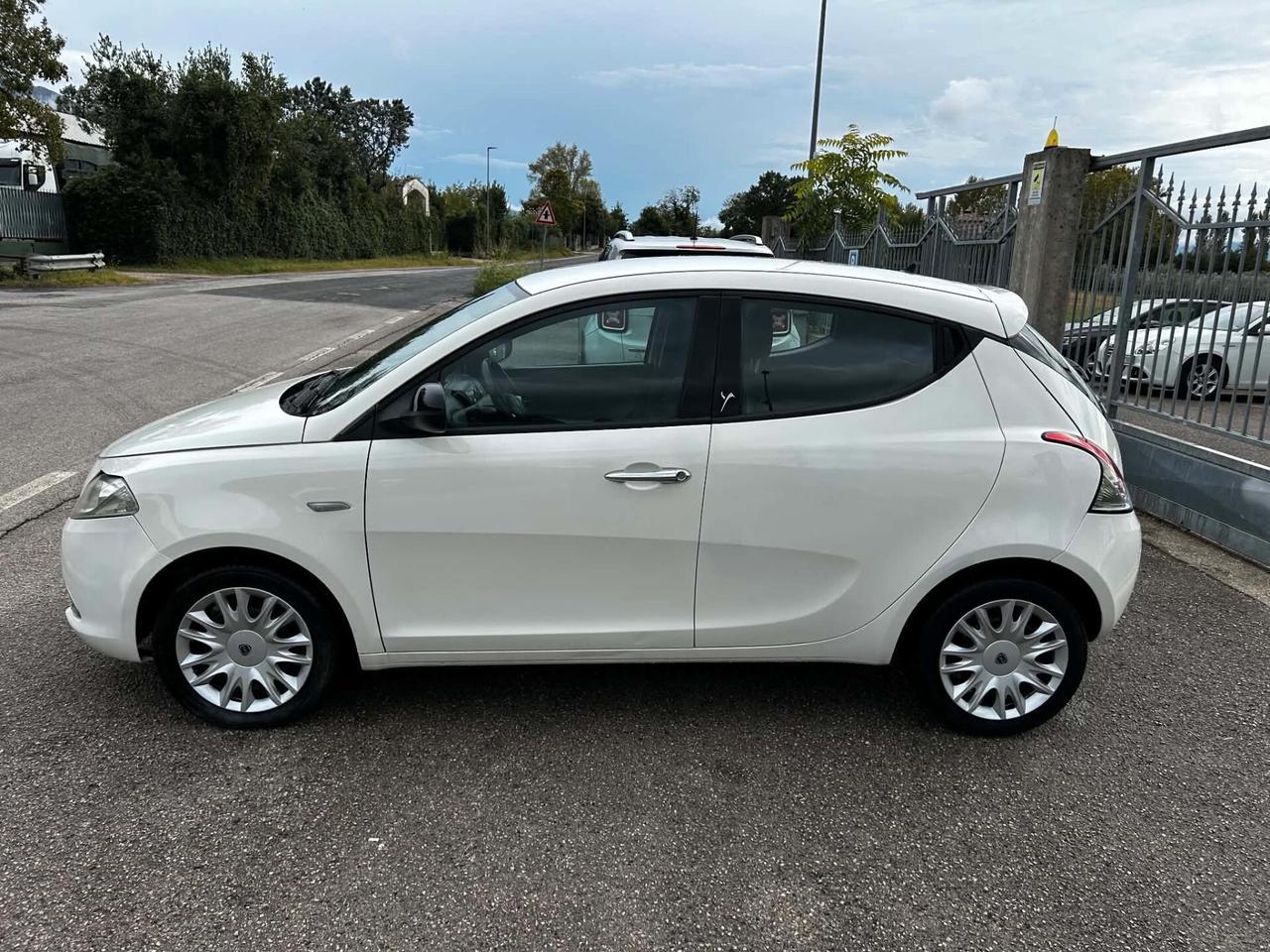 Lancia Ypsilon 1.2 69 CV 5 porte S&S Gold