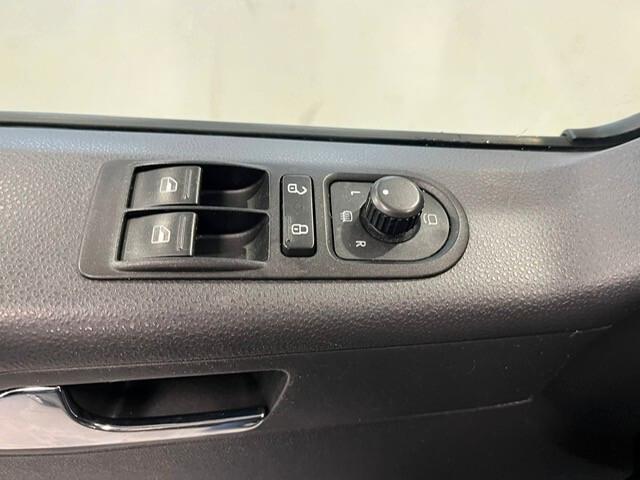 Volkswagen Multivan 2.0 TDI 140CV Startline 7 POSTI T5