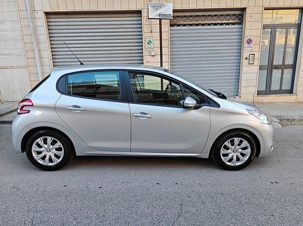 PEUGEOT 208 1.4 HDi 68 CV 5 porte - 2014