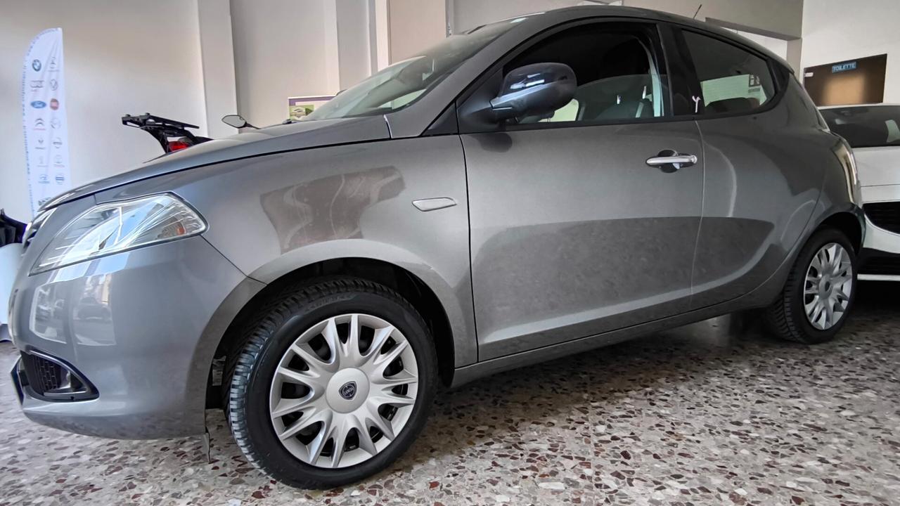 Lancia Ypsilon 1.2 69 CV 5 porte S&S Silver