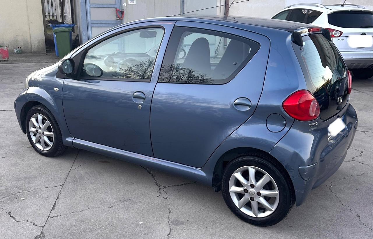 Toyota Aygo 1.0 VVT-i 68cv 5 porte Sound