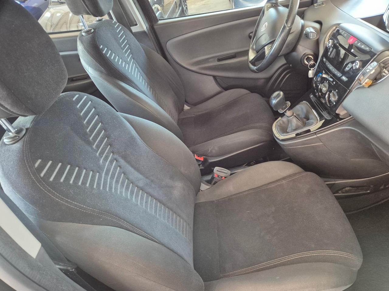 Lancia Ypsilon 1.2 69 CV 5 porte S&S Gold