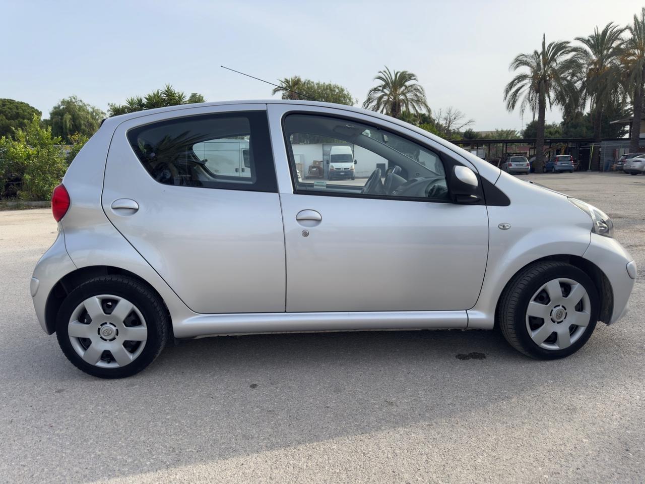 Toyota Aygo 1.4 turbodiesel 5 porte Sol