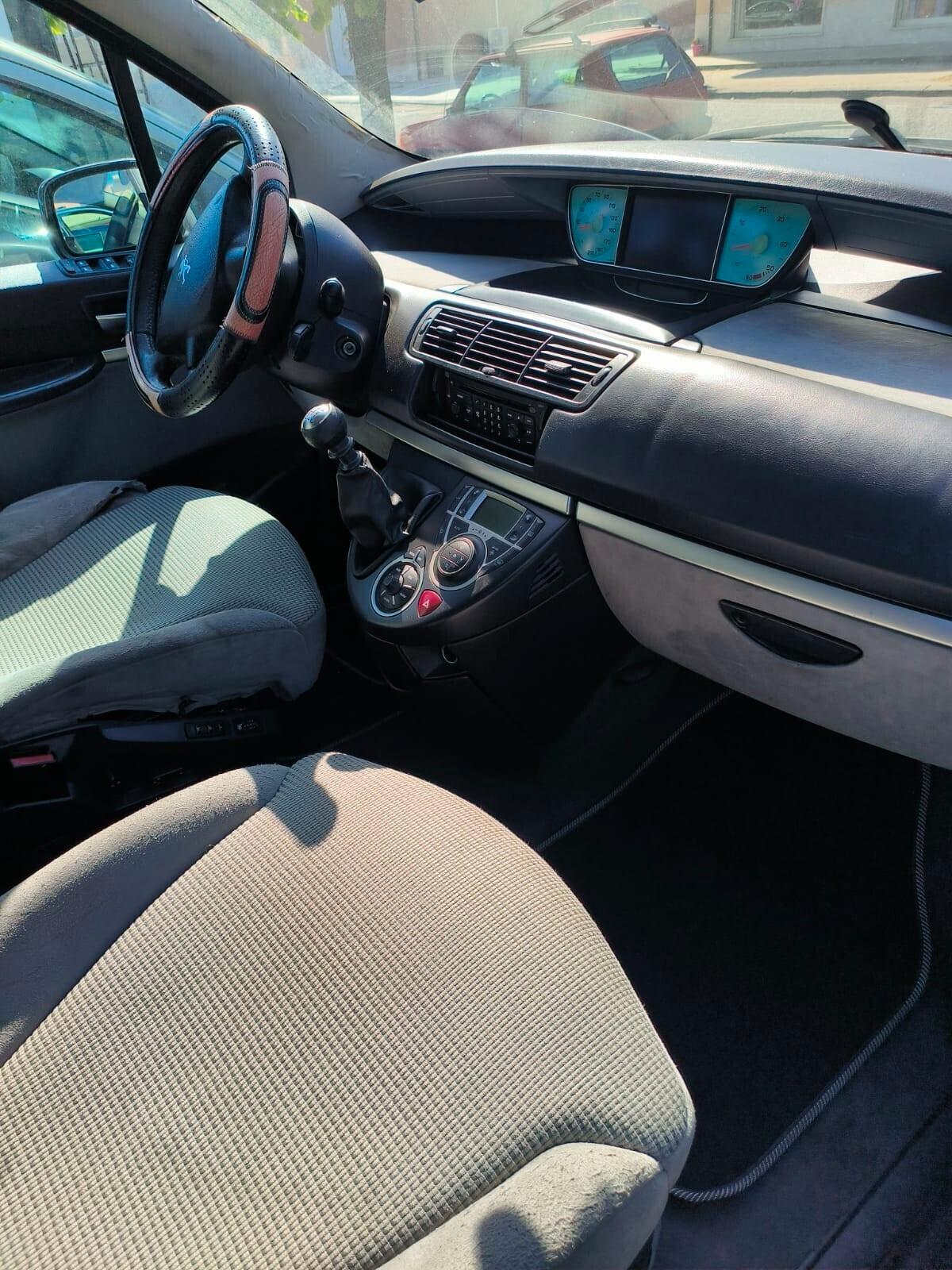Peugeot 807 2.2 HDi FAP SV