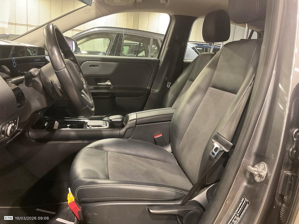 MERCEDES-BENZ GLA 200D 150CV AUTOMATIC BUSINESS SOLUTION ( NAVI PREMIUM - PELLE - CRUISE - PARK ASSIST )