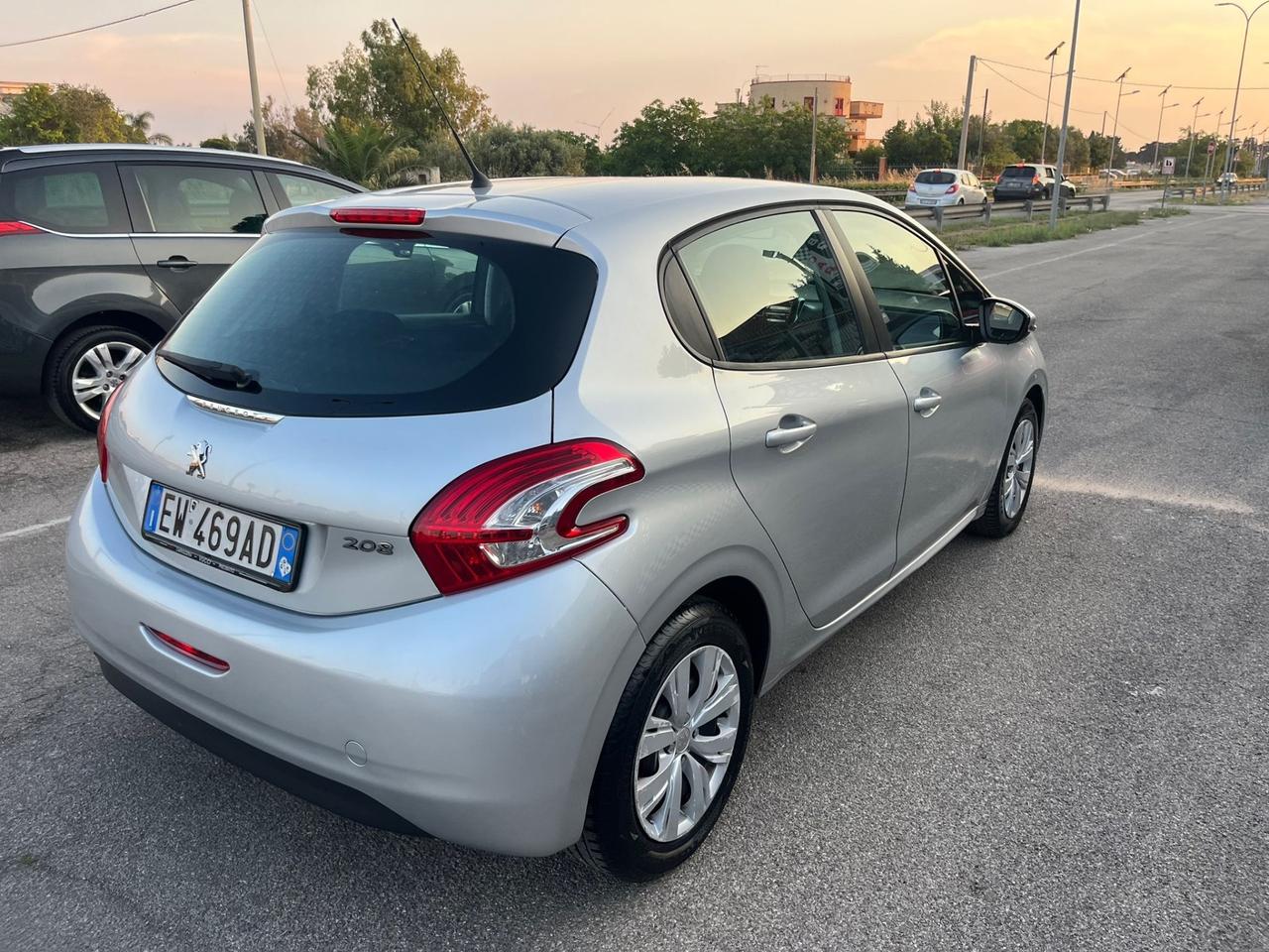 Peugeot 208 1.4 HDi 68 CV 5 porte Unipro 2014