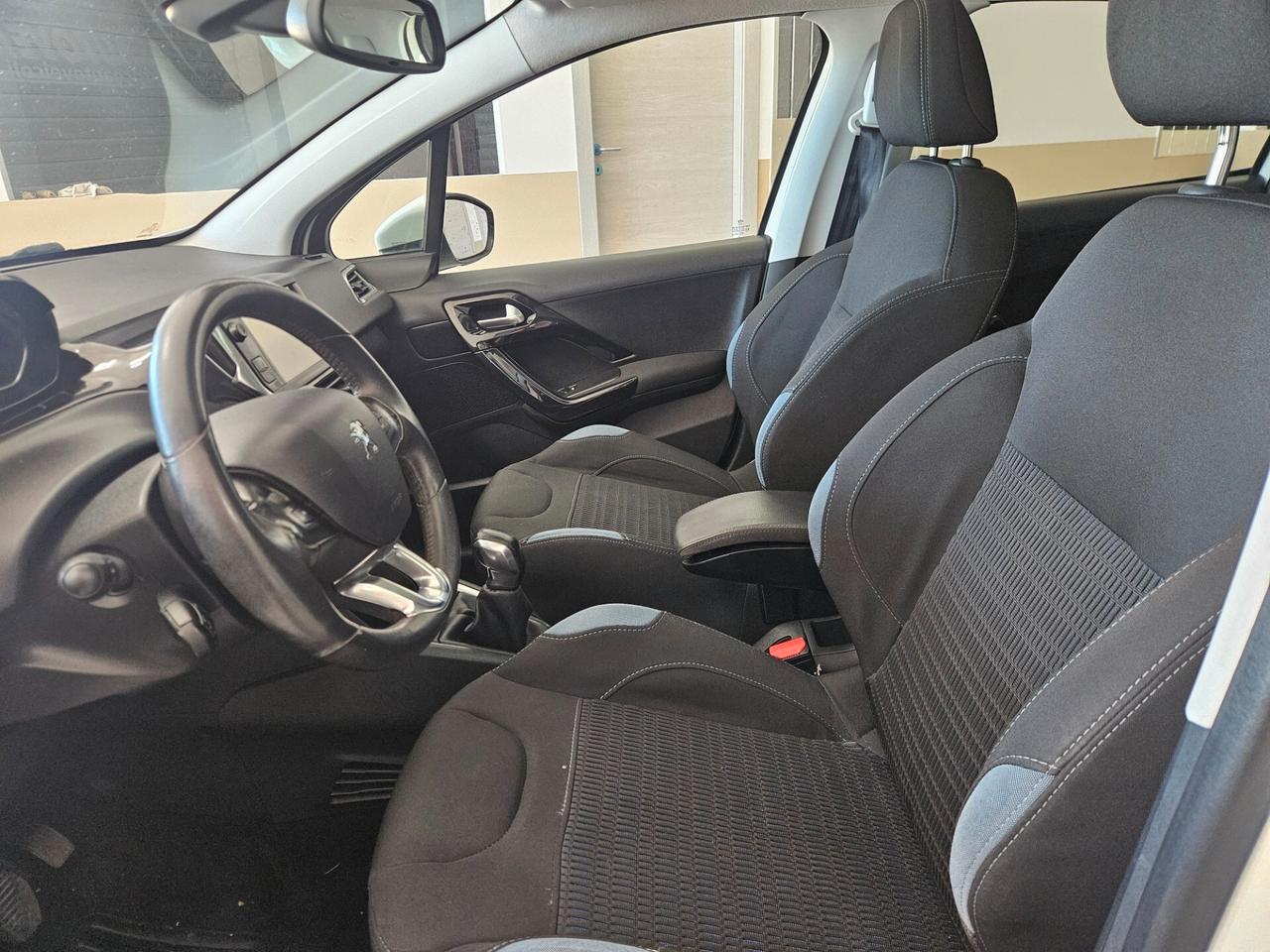 Peugeot 208 1.4 HDi 68 CV 5 porte Allure