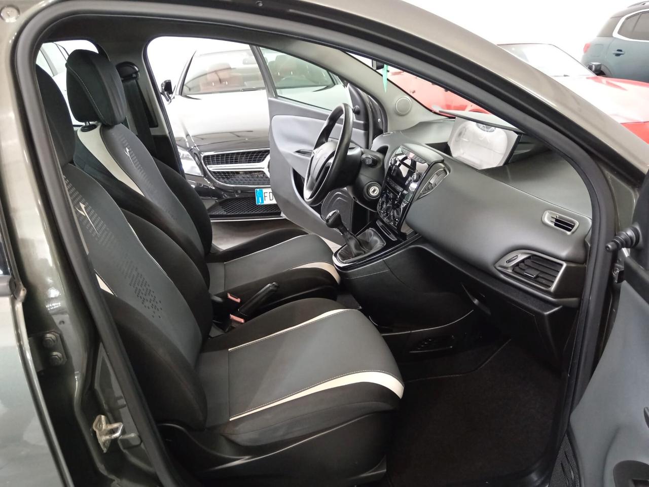 Lancia Ypsilon 1.3 MJT 16V 95 CV 5 porte S&S Silver