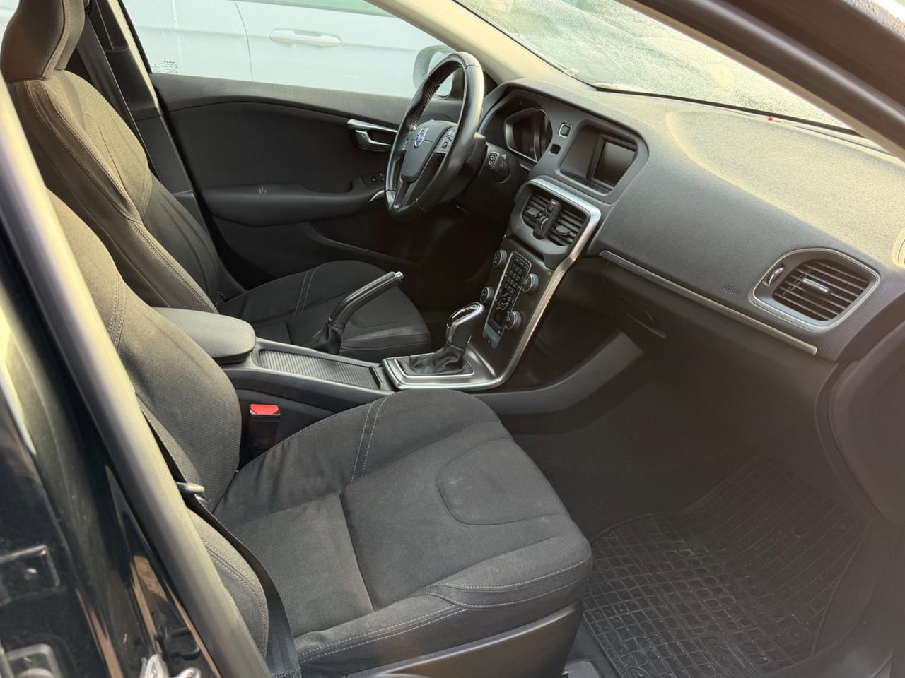 Volvo V40 D2 1.6 Powershift Summum