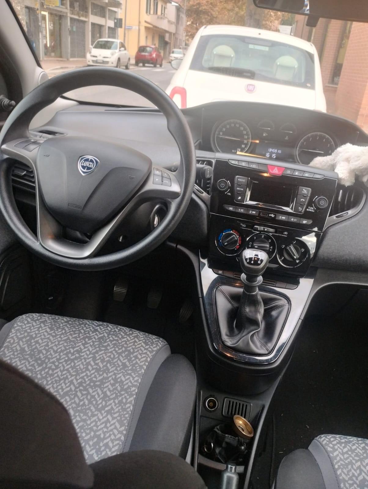 Lancia Ypsilon 1.2 69 CV 5 porte GPL Ecochic Monogram