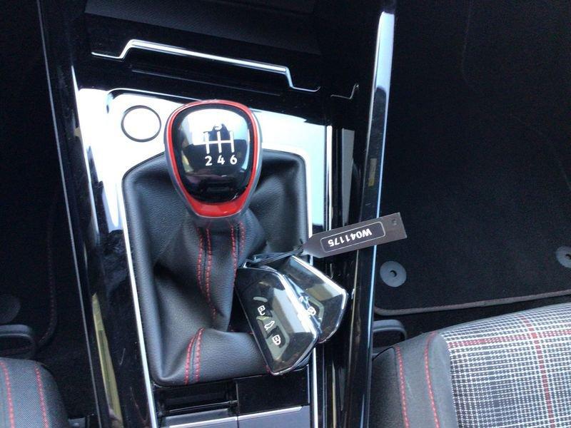 Volkswagen Golf GTI 2.0 TSI GTI