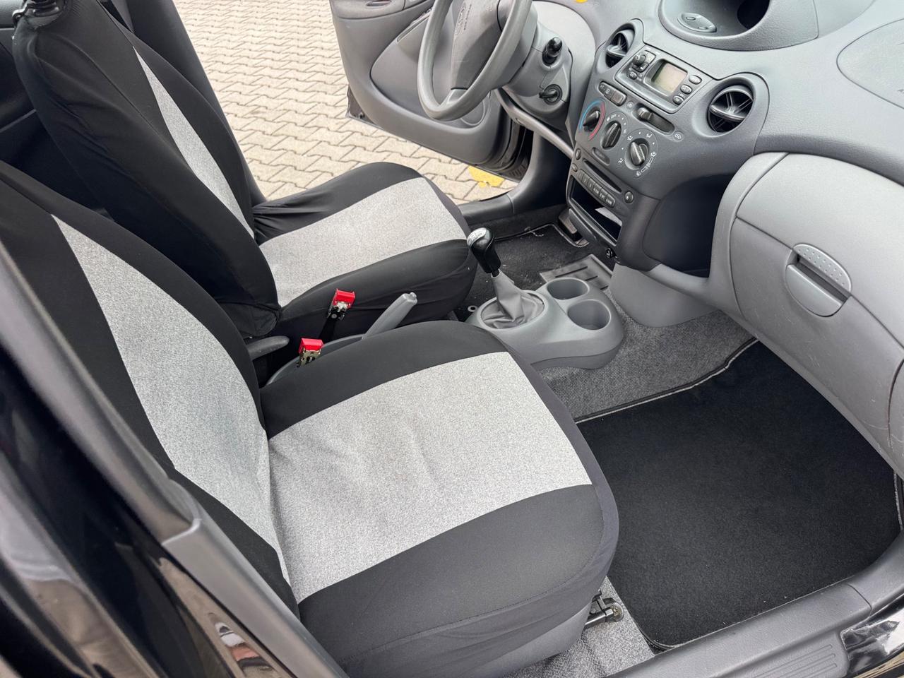 Toyota Yaris 1.0i 16V cat neopatentati 120000km