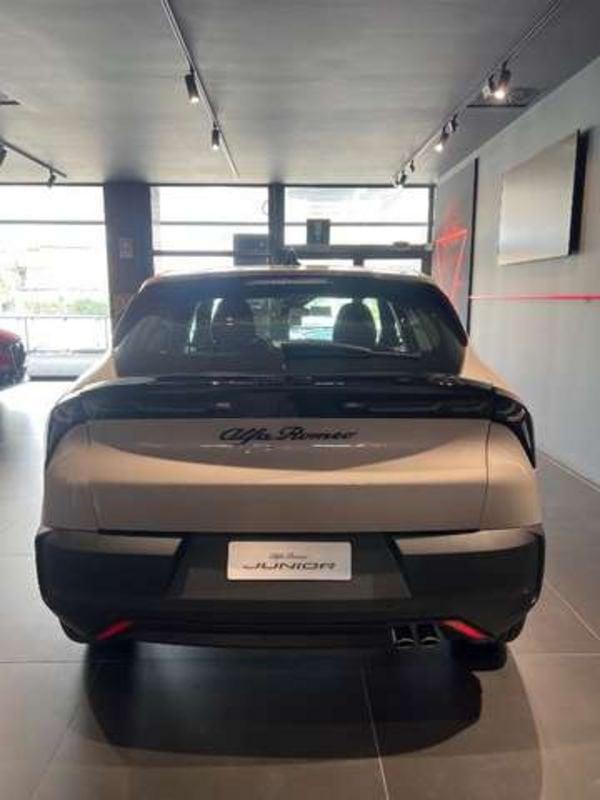 Alfa Romeo Junior 1.2 Hybrid ibrida