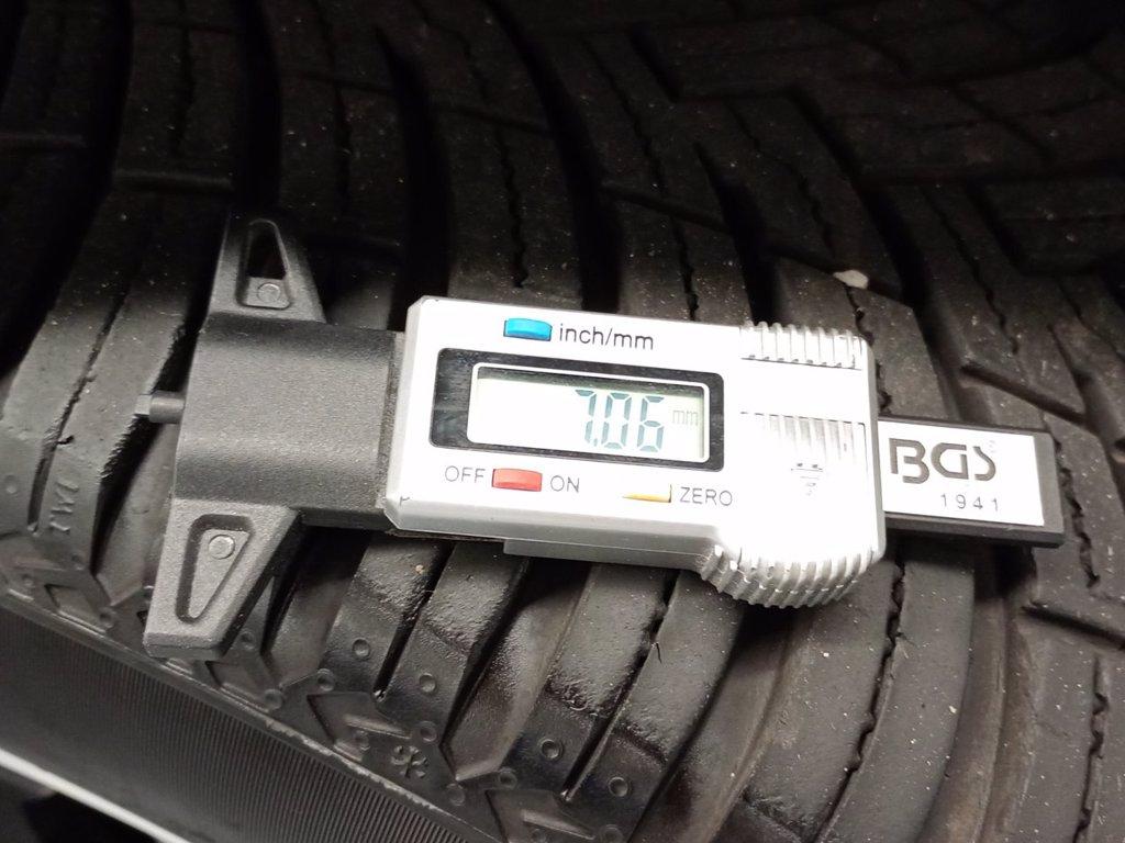 VOLVO XC60 2.0 b5 Plus Dark awd auto del 2025