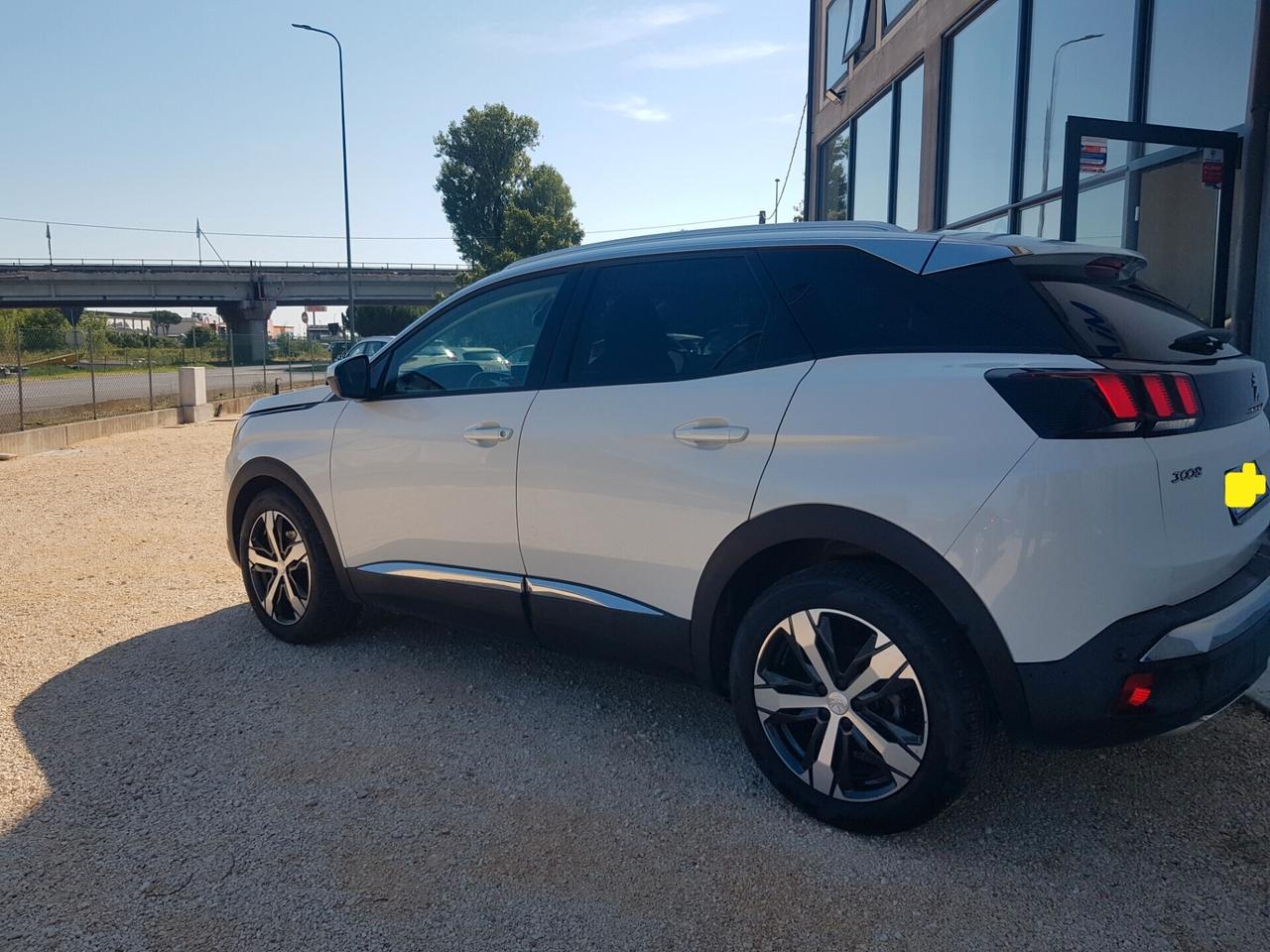 Peugeot 3008 BlueHDi 120 S&S EAT6 Allure