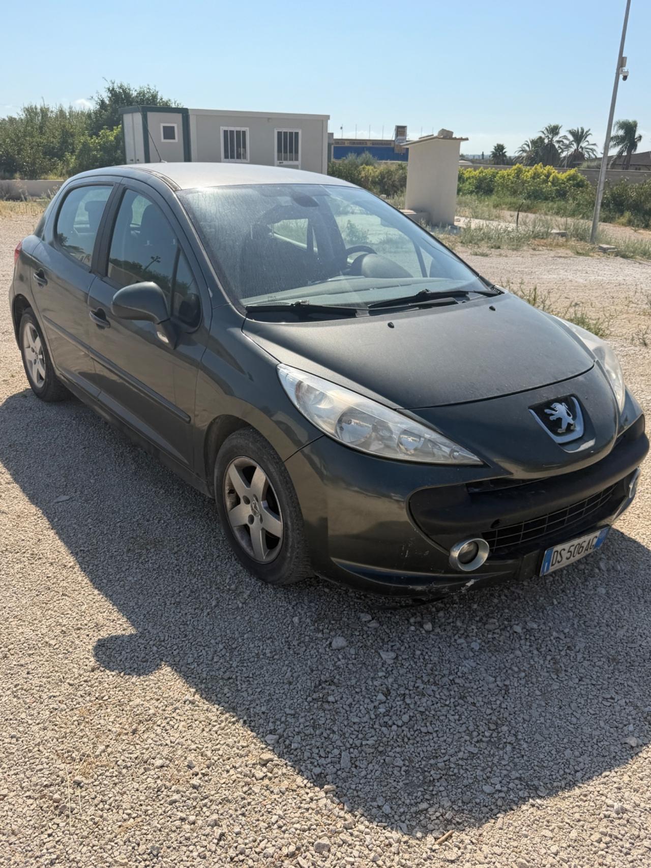 Peugeot 207 1.4 HDi 70CV 5p. Perfetta di motore qualche graffio di carrozzeria