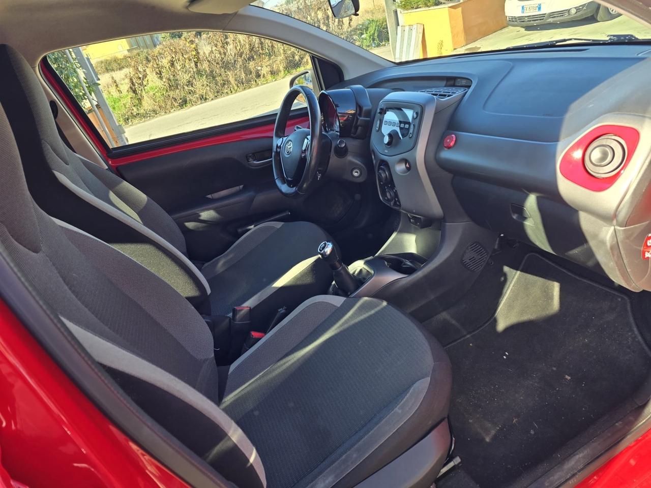 Toyota Aygo Connect 1.0 VVT-i 72 CV 5 porte x-clusiv