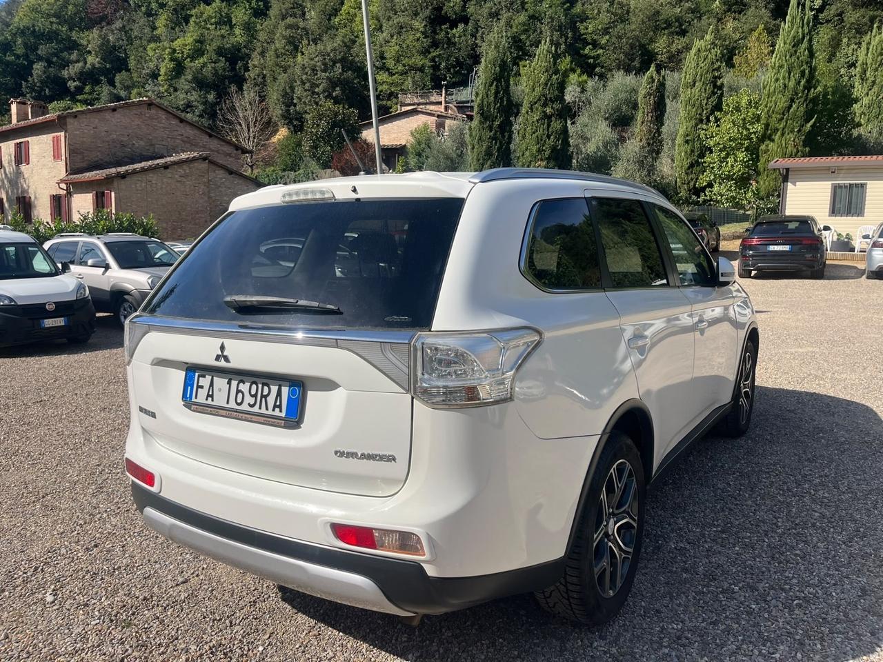 Mitsubishi Outlander 2.2 Diesel // 4X4 // 7 Posti