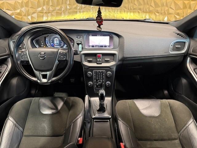 Volvo V40 D2 R-design