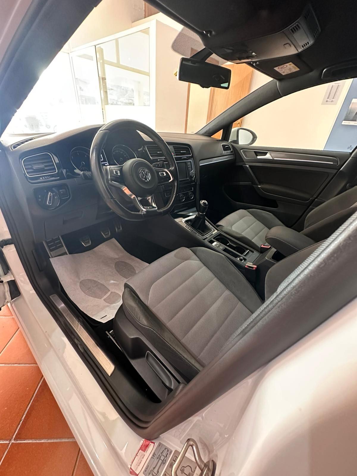 Volkswagen Golf 1.6 115 CV R-LINE