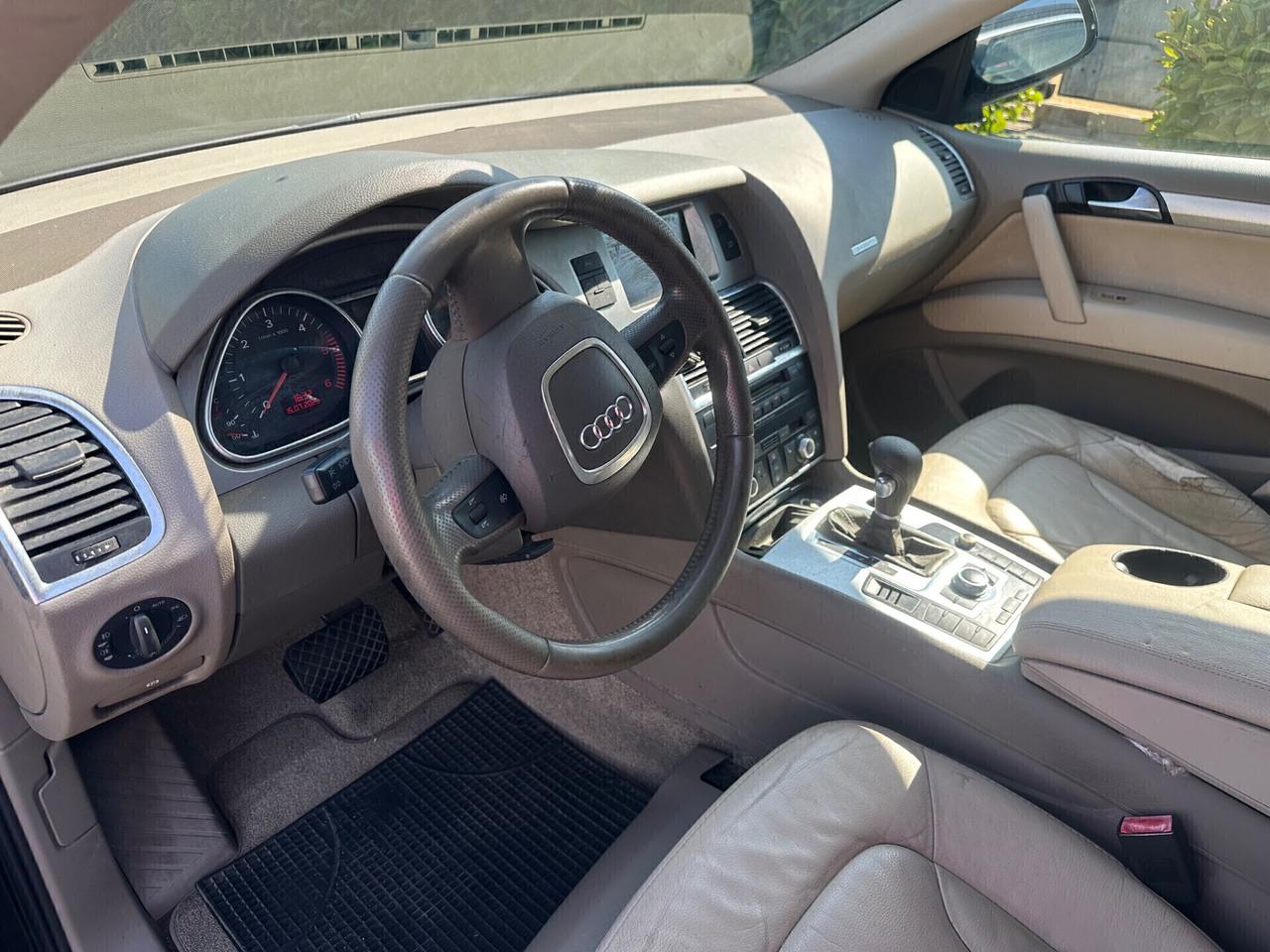 Audi Q7 3.0 V6 TDI 240 CV Tetto