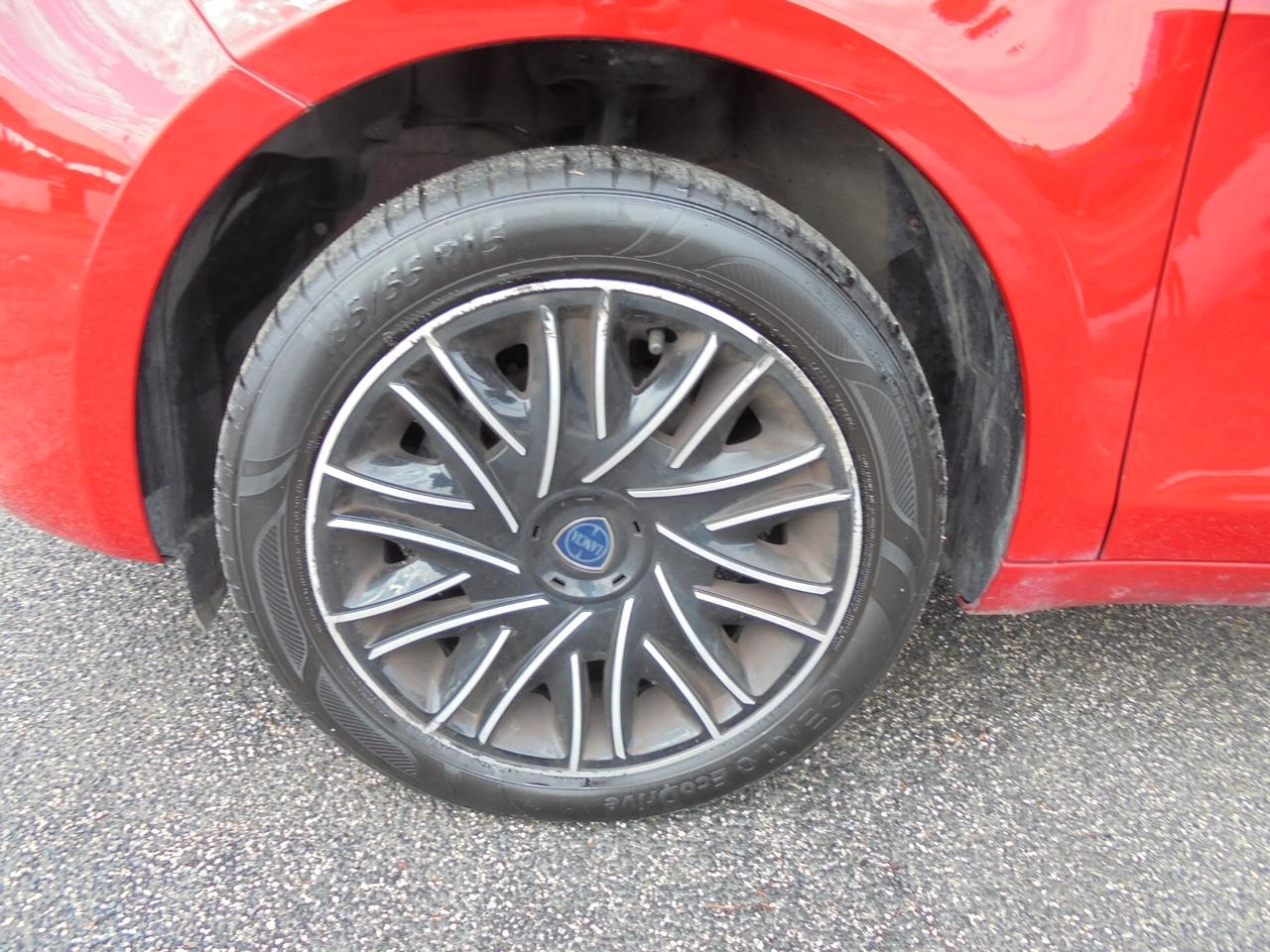 Lancia Ypsilon 1.0 FireFly 5 porte S&S Hybrid Gold