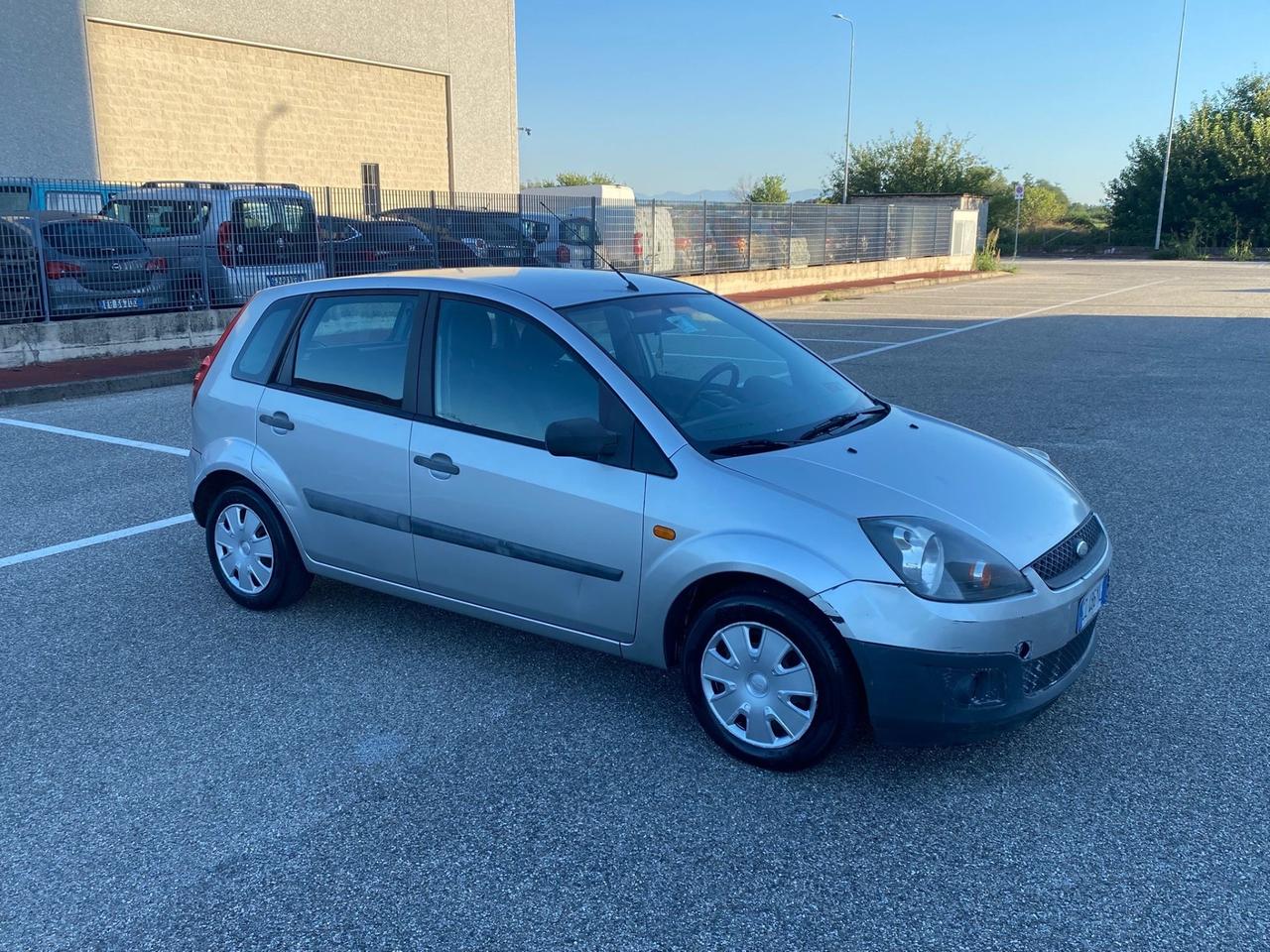 Ford Fiesta 1.4 16V 5p. Ghia