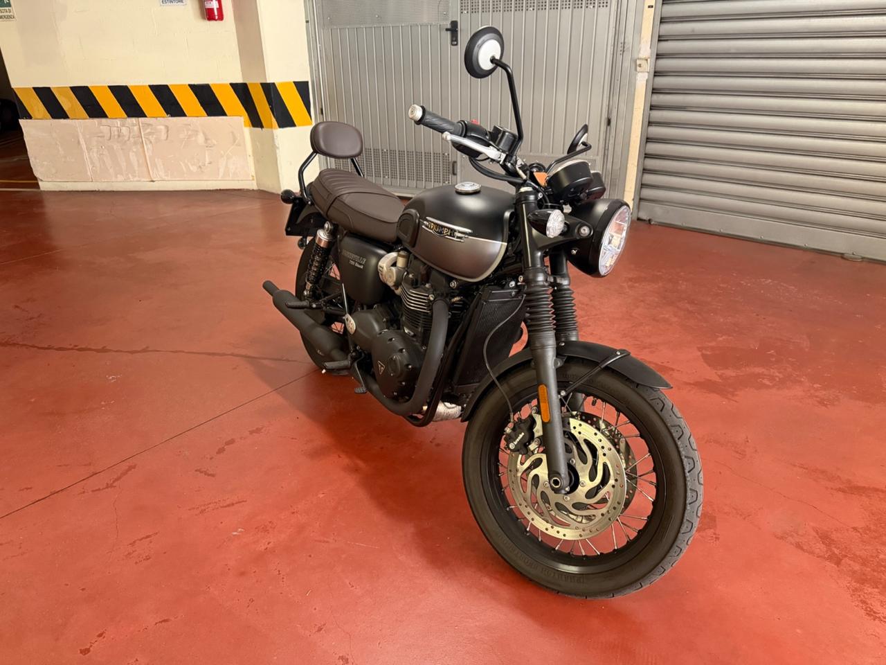 Triumph Bonneville T120 Black