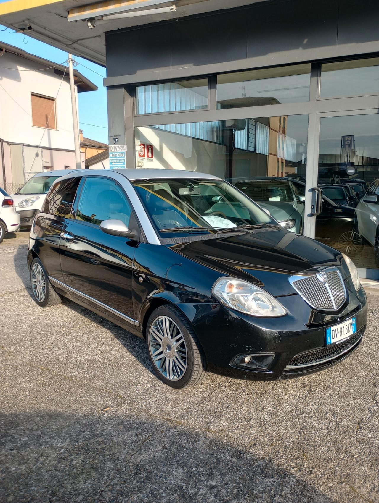 Lancia Ypsilon 1.3 MJT 75 CV MomoDesign