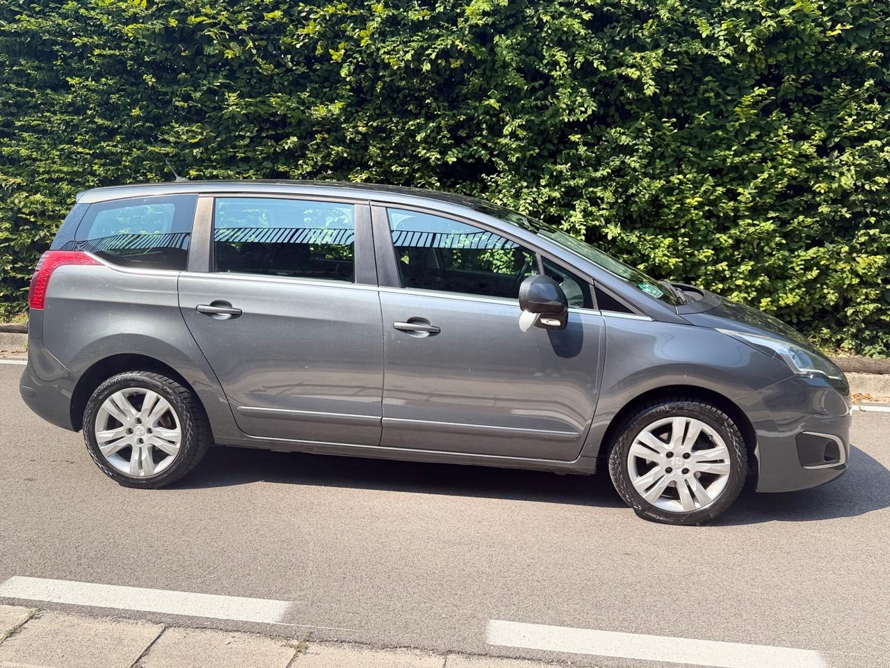 Peugeot 5008 1.6 HDI 115cv 7 POSTI